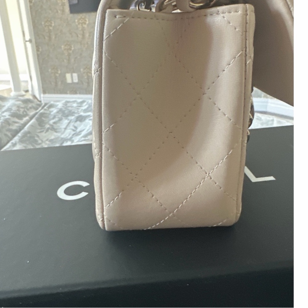 Chanel Beige Quilted Shoulder Bag - Picture 4 of 10